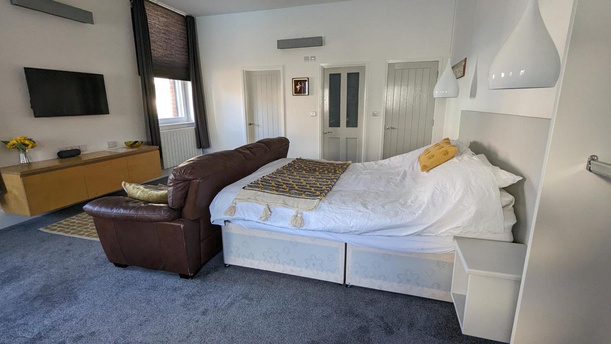 Gorgeous Comfortable Apartment On The High Street マーサー・ティドビル エクステリア 写真