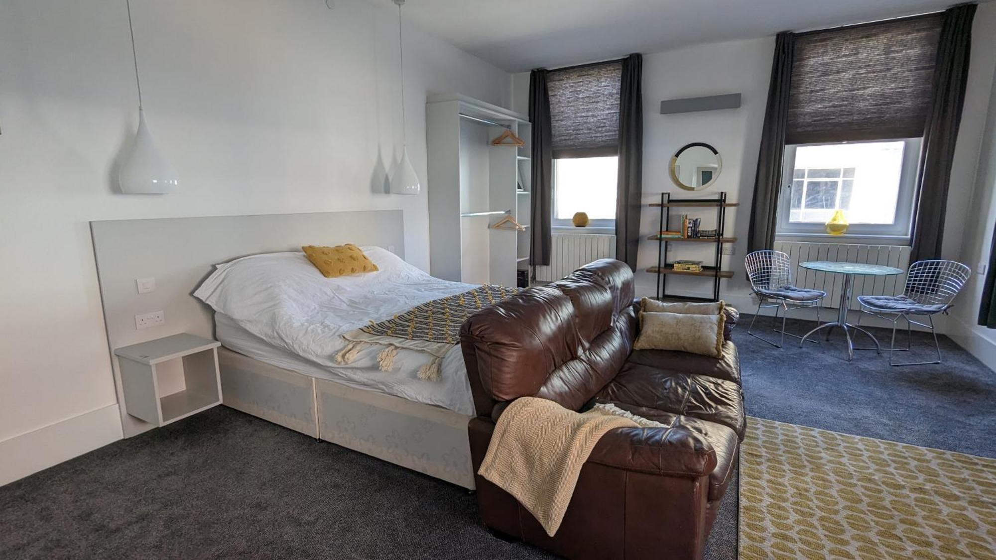Gorgeous Comfortable Apartment On The High Street マーサー・ティドビル エクステリア 写真